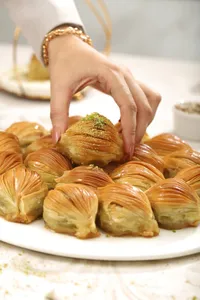 بقلاوة عش البلبل بالفستق الحلبي