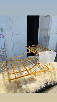 رف تجفيف الأطباق ذو طابقين بتصميم ذهبي