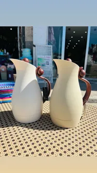 إبريق ماء سيراميك بيضاوي مع مقبض جلدي