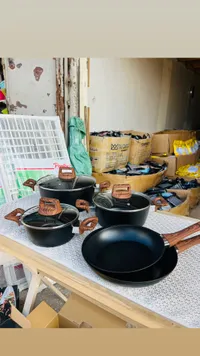 مجموعة قلايات تيفال بمقابض خشبية