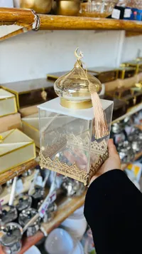صحون ضيافة ذهبية - علبة زجاجية فاخرة