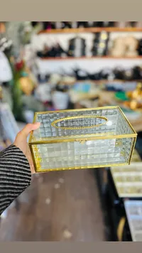 صندوق تنظيم زجاجي بإطار ذهبي