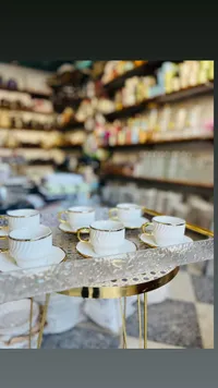 طقم فناجين قهوة بورسلين أبيض مع حافة ذهبية