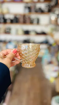 كوب زجاجي بنقش الأسماك الذهبي