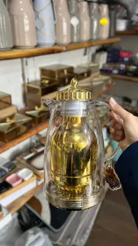 إبريق شاي زجاجي بغطاء ذهبي