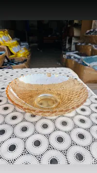 طبق زجاجي مزخرف بنمط ذهبي