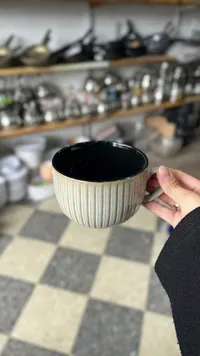 كوب سيراميك بتصميم مضلع - أبيض وأسود