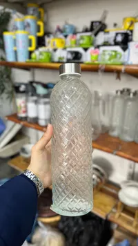 زجاجة ماء زجاجية بنمط ماسي
