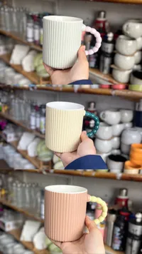 كوب سيراميك مضلع بمقبض ملون