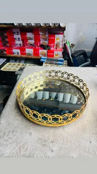 صينية تقديم دائرية مزخرفة