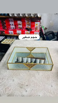 صندوق تخزين زجاجي ذهبي