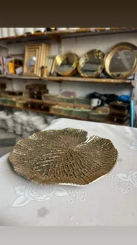 طبق ديكور ورقي ذهبي
