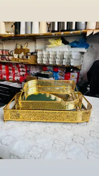 طقم صواني تقديم معدنية ذهبية بمرآة