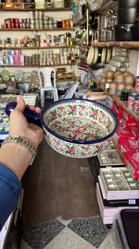 مقلاة سيراميك مزخرفة بنقوش الزهور