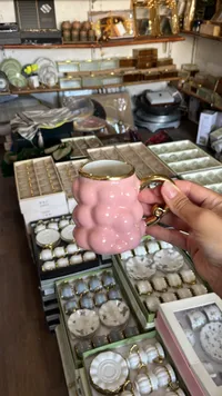 كوب سيراميك بتصميم فقاعات وردي