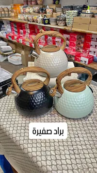 براد شاي بتصميم عصري ومقبض خشبي
