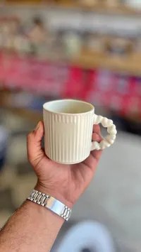 كوب سيراميك بتصميم مضلع ومقبض كروي