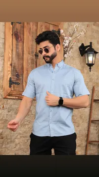 قميص رجالي أزرق فاتح بأكمام قصيرة