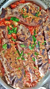 صينية سمك مشوي بالخضار