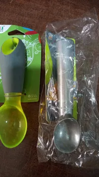 مجموعة ملاعق الخدمة الملونة