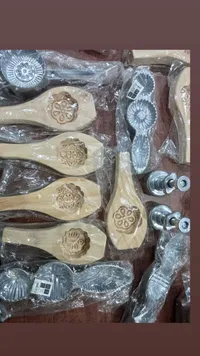 قوالب تشكيل المعمول والكعك الخشبية والمعدنية
