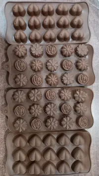 قوالب سيليكون لتشكيل الشوكولاتة والحلويات