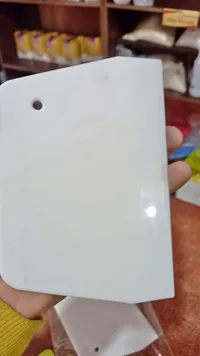أداة مسح وتمليس الكريمة للكيك