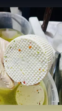 جبنة بيضاء نابلسية بالخضار والفلفل