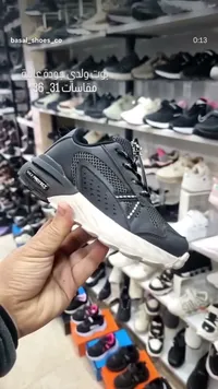 حذاء رياضي بتصميم عصري أسود وأبيض