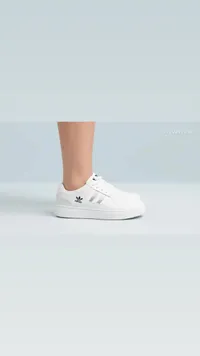 حذاء أديداس أبيض للأطفال
