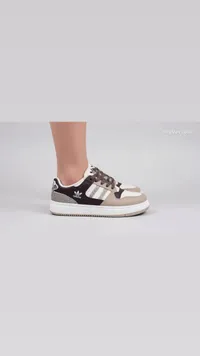 حذاء رياضي أديداس للأطفال - تصميم كلاسيكي