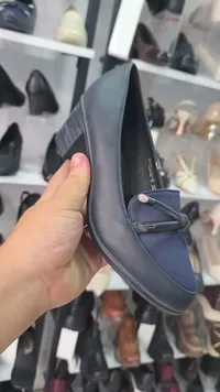 حذاء نسائي بكعب عريض