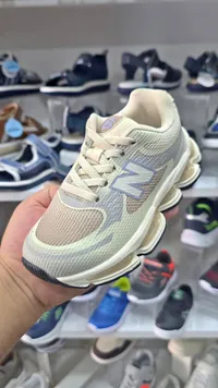حذاء رياضي للأطفال - نيو بالانس (New Balance)
