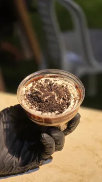 كوب حلى الأوريو بالشوكولاتة
