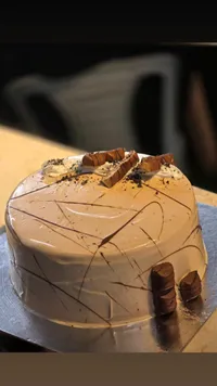 كيكة الشوكولاتة بقطع كيندر (Kinder)