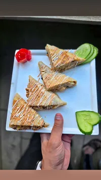 وجبة كاساديا الدجاج المحمرة