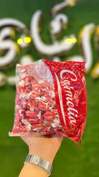 حلويات لندن بوبز الحمراء