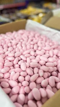 ملبس لوز وردي - ضيافة العيد