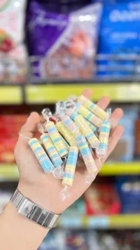 ويفر ملون بالشوكولاتة