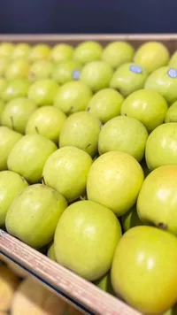 تفاح أخضر طازج