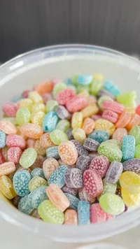 حلوى ملونة مشكلة