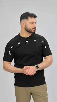 تيشيرت رجالي أسود بتصميم عصري (Mab)