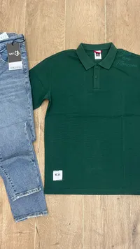 طقم ملابس رجالي - قميص بولو أخضر وبنطال جينز من دينيم وولف (Denim Wolf)
