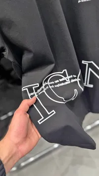 تيشيرت رجالي أسود بتصميم أيقوني (Icon)