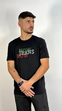 تيشيرت أسود بطبعة ناو جينز (Now Jeans)
