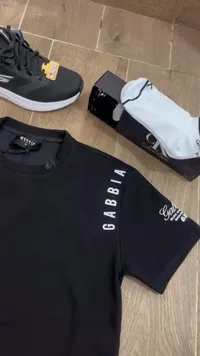 تيشيرت أسود بياقة دائرية - غابيا (Gabbia)