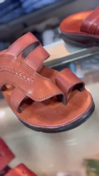 حذاء شرقي شبابي جلد طبيعي