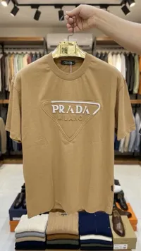 تيشيرت رجالي بياقة دائرية - برادا (Prada)