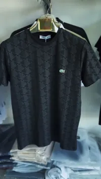 تيشيرت رجالي بنقشة هندسية - لاكوست (Lacoste)