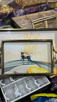 صينية زجاج مع رسمة الغزال الذهبي